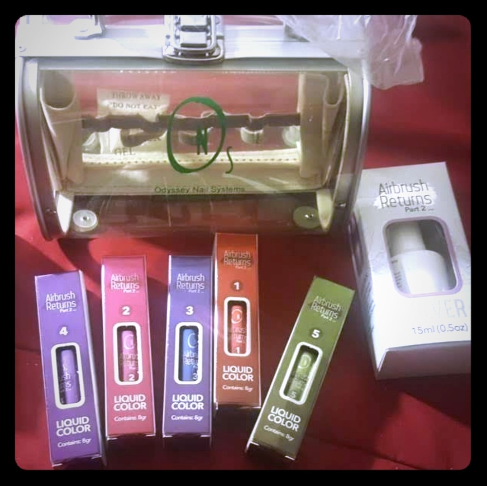 Airbrush returns nail set plus carrier